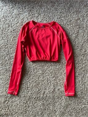 NIKE Women’s Red Cropped Long Sleeve Active Top Size Small